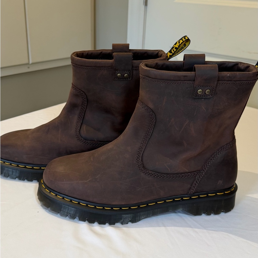 Dr. Martens Anistone Lo Brown with‎ Black Interior